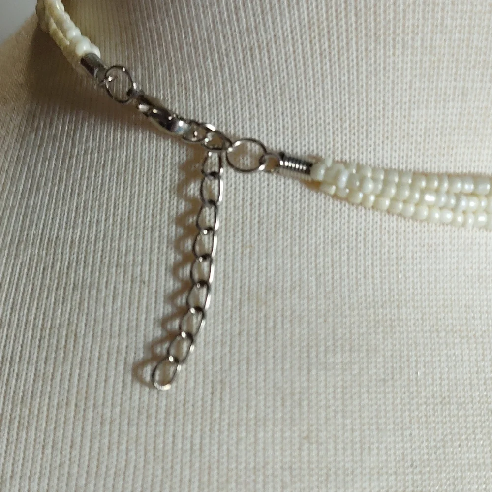 Elegant White Shell Floral Pendant Necklace NWOT